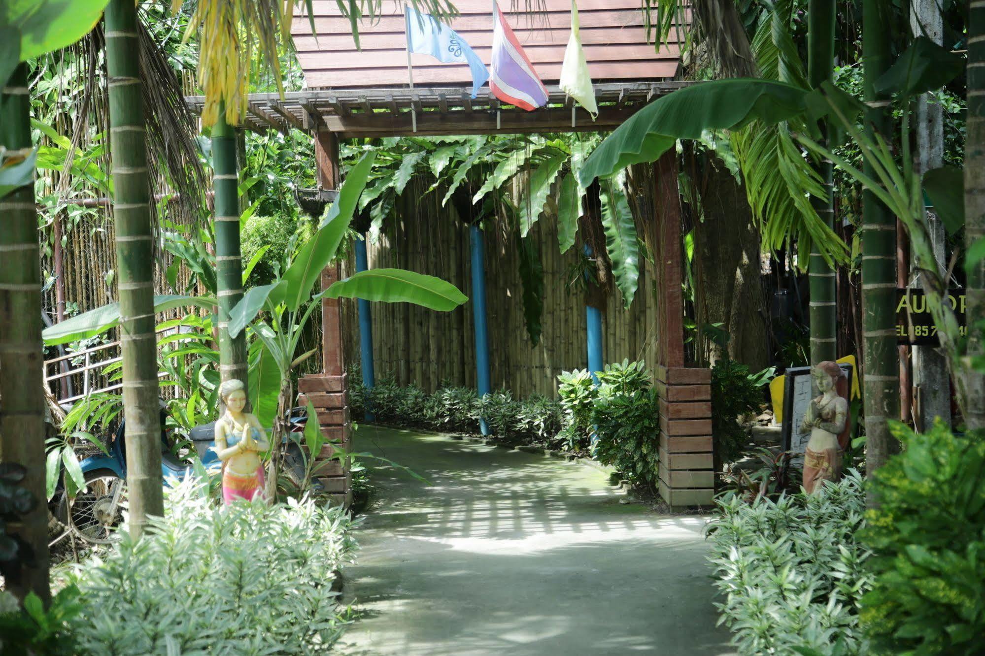 Oyo 585 Freedom Hostel @ Phi Phi Экстерьер фото
