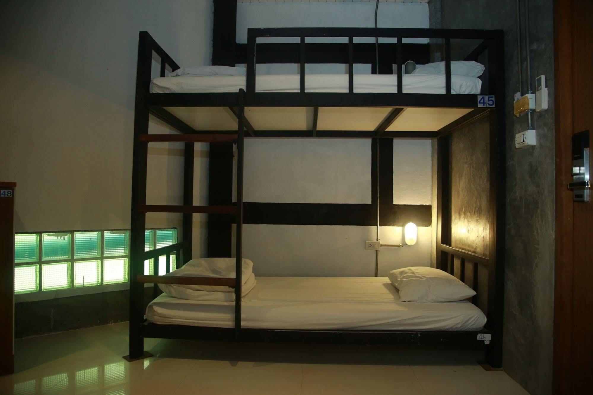 Oyo 585 Freedom Hostel @ Phi Phi Экстерьер фото